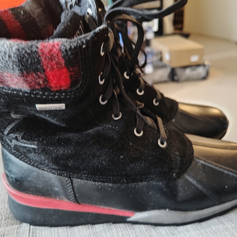 Women's cougar winter boots Size 9
